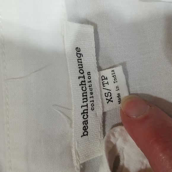 BEACHLUNCHLOUNGE COLLECTION White Viscose Button-up Tab Sleeved Blouse - Picture 2 of 10